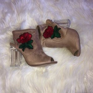 New booties with flowe